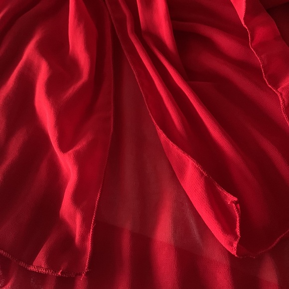 Sleeveless Pleated Top with Back Bow - Picture 5 of 7